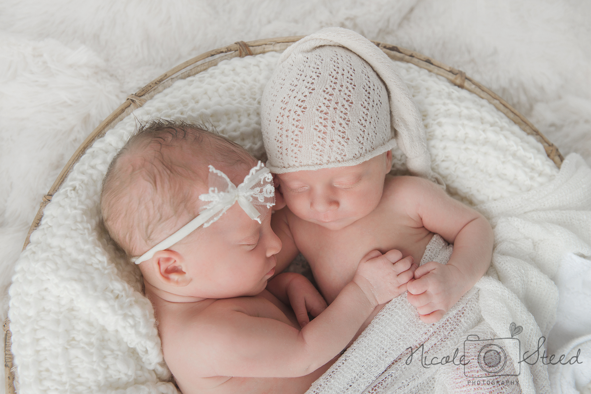 Twin Newborn Pictures