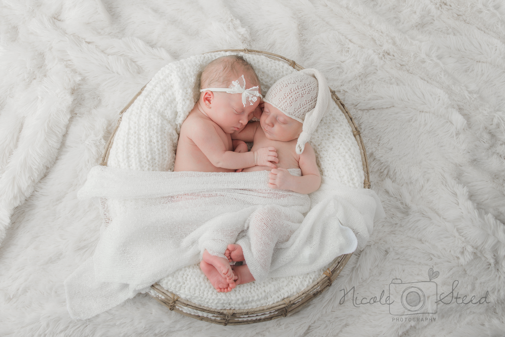 Twin Newborn Pictures