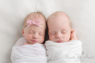 Twin Newborn Pictures